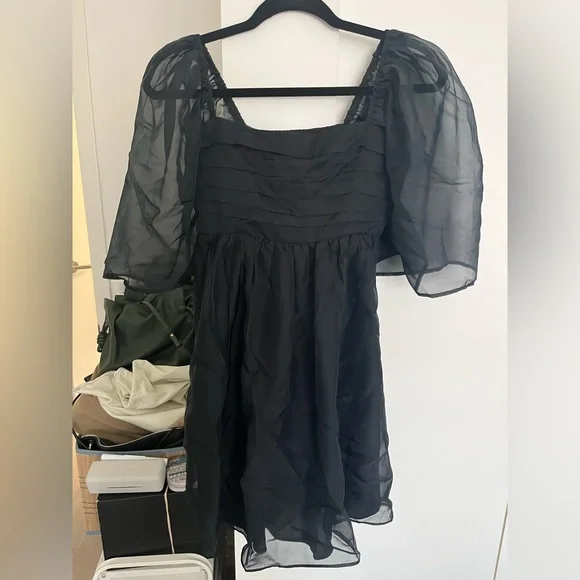 NWT Abercrombie Emerson Ruched Angel Sleeve Mini Dress Black S Tall - Picture 4 of 6